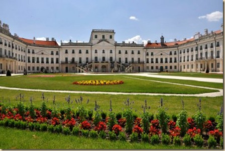 Esterházy-kastély belső udvar_400x266a