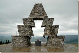 vereckei_honf_emlékmű_400x266