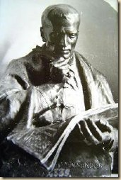 Holló Barnabás Kőrösi Csoma Sándor mellszobra