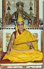 Tenzin Gyatso-sárga süveges