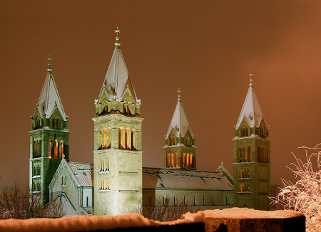 snow_pecs_szekesegyhaz_450x