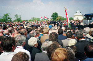 Horthy_Miklós_újratemetése_-_Kenderes,_1993.09.04_(4)