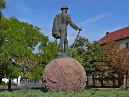 Jelky András szobra