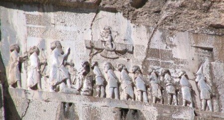 Darius_I_the_Great's_inscription_crop