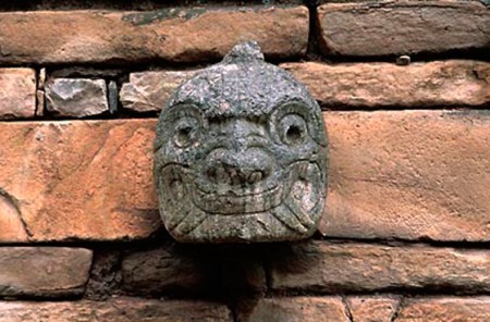 Chavin-Cabeza-Clavas