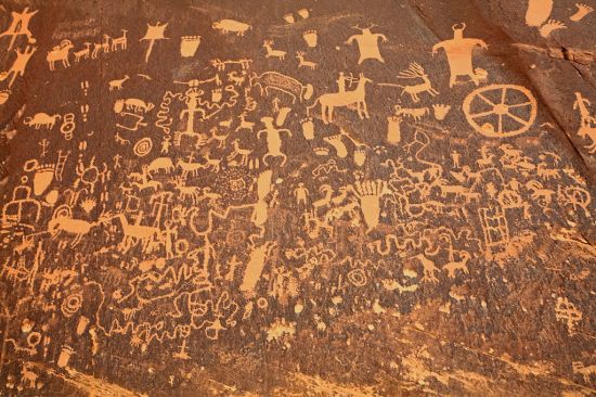Newspaper_Rock_closeup