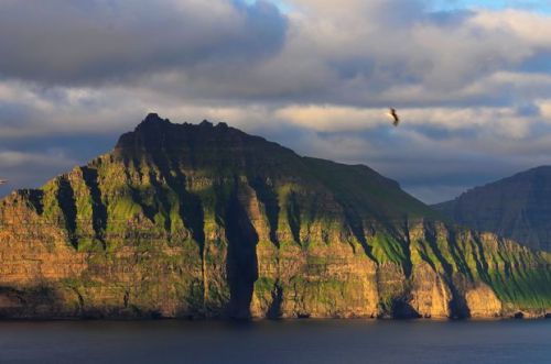 Kalsoy, éjféli napsütésben
