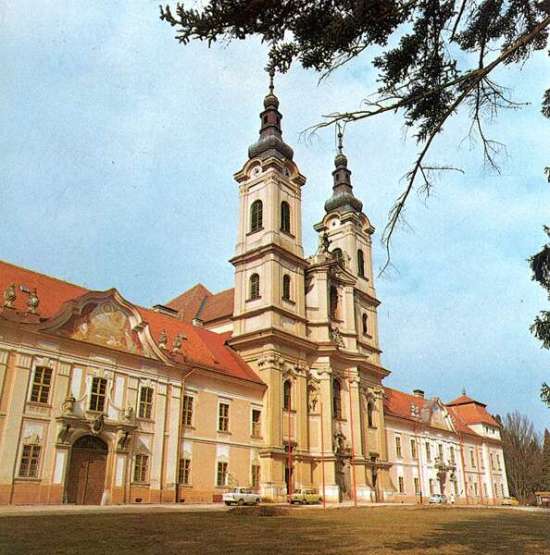 Jászó, premontrei kolostor és templom