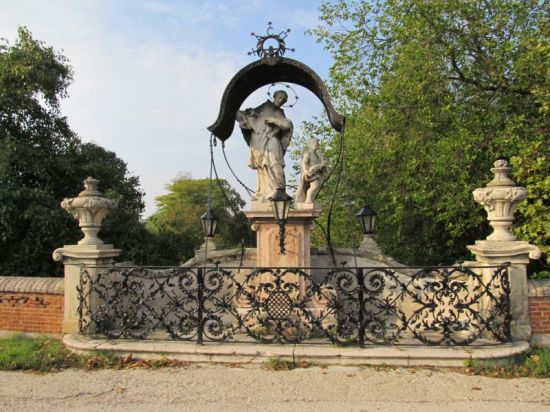 Nepomuki Szent János-szobor