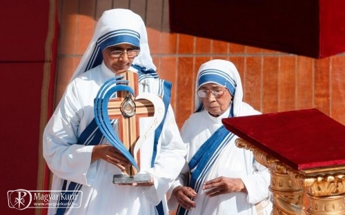 Teréz anya ereklyetartója