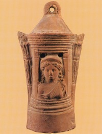 Lámpaház istennő mellképével (Egyiptom)