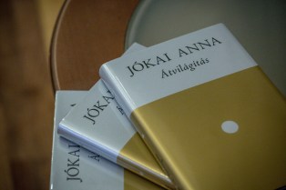 Jókai Anna: Átvilágítás
