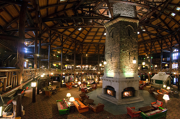 A 20 méter magas fogadóterem Château Montebello