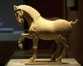 cserép lószobor