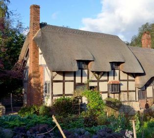 View of Anne Hathaway’s Cottage in Shottery near Stratford upon Avon