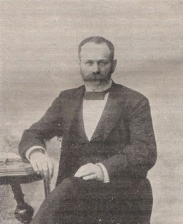 Szemlőhegyi Kresz Géza (Pest, 1846. augusztus 30. – Budapest, 1901. április 10.) magyar orvos, királyi tanácsos, a Ferenc József-rend lovagja, a Budapesti Önkéntes Mentőegyesület igazgatója. Geza Kresz