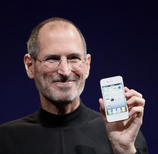 Steve Jobs with iPhone 4