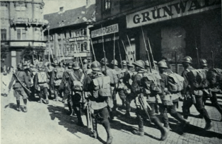 Occupying Romanian troops on the streets of Budapest, 1919