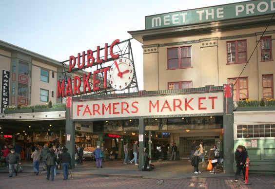 A Pike Place 1907. augusztus 17-én nyílt meg, és az egyik legrégebbi folyamatosan működő állami mezőgazdasági termelői piac az Egyesült Államokban. Seattle's Pike Place Market
