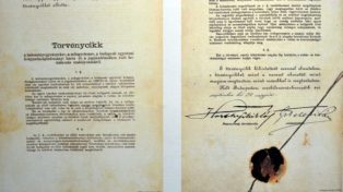 A numerus clausus és az a bizonyos öt százalék A numerus clausus (magyarul: „zárt szám”, értsd: korlátozott, maximált keretszám Budapest, 2010. október 14. A numerus clausus (zárt szám) elnevezésû törvény szövege Horthy Miklós kormányzó és Teleki Pál miniszterelnök aláírásával a Számokba zárt sorsok - a numerus clausus 90 év távlatából címû történeti kiállításon, a Páva utcai Holokauszt Emlékközpontban. MTI Fotó: Soós Lajos