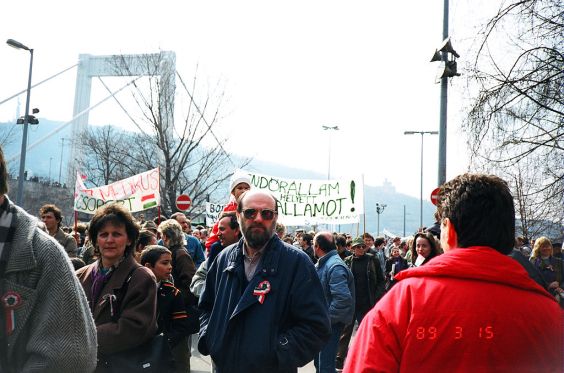 March 15, 1989 in Budapest, at the Petőfi statue (Image: Wikiwand)