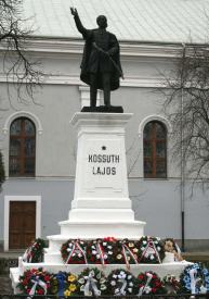 Statue of András Tóth Kossuth