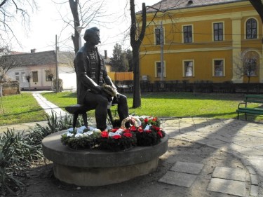 Statue of János Arany in Salonta