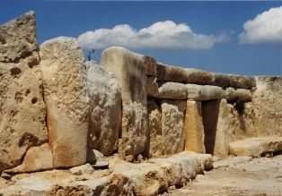 Málta egy megalitikus templomának maradványa Remains of a megalithic church in Malta