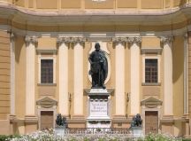 Bronze statue of St. Ladislaus in front of the cathedral