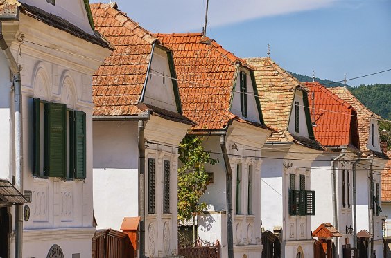 The snow-white stone houses of the upper market, which made the village famous 