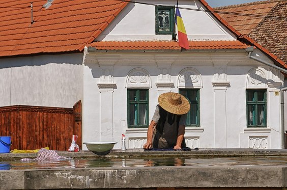 Woman washing her carpets at the butler in Torocko