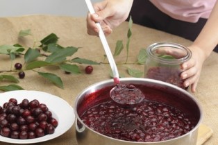 Preserving sour cherries