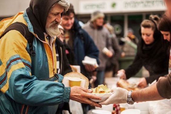 Distribution of food to the homeless before Christmas