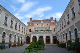 A Városháza belső udvara The inner courtyard of the Town Hall, Odorheiu Secuiesc