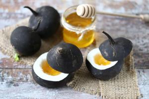 Black radish with honey