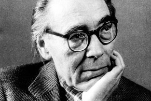 Szabó Lőrinc, teljes nevén Szabó Lőrinc József (Miskolc, 1900. március 31. – Budapest, Józsefváros, 1957. október 3.) Kossuth- és József Attila-díjas költő, műfordító, a modern magyar líra egyik nagy alakja. Szabó Lőrinc költő