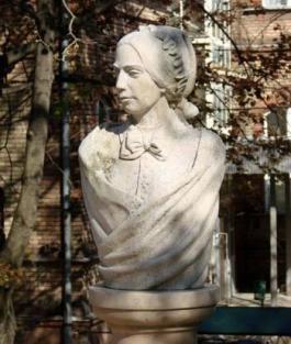 Szemők Zsuzsanna: Kossuth Zsuzsanna (Budapest, Szent János kórház kertje