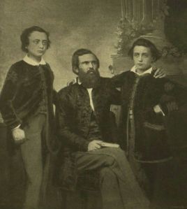 Kossuth Ferencz és Kossuth Lajos Tivadar nevelőjük, Karády Ignácz társaságában. Szőts Simon tulajdonában levő az ötvenes években készült fénykép után a Vasárnapi Ujságban